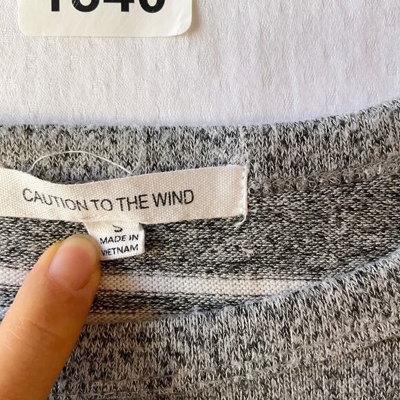 Caution to the Wind Women Long Sleeve Crewneck Blouse size S, Gray White Stripes - Picture 5 of 7